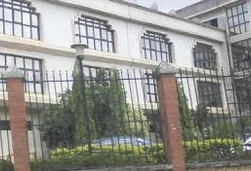 پانسیون Room In Lodge Nelrose Hotel, Asaba