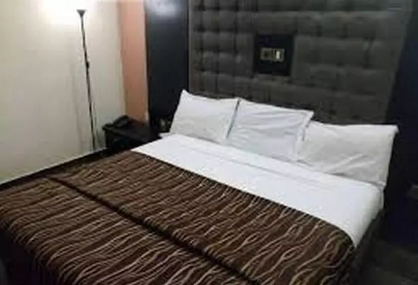 پانسیون Room In Lodge   Nelrose Hotel, Asaba