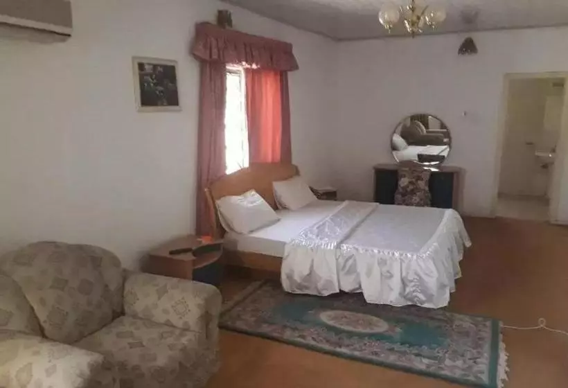 پانسیون Hatfield  And Suites Luxury
