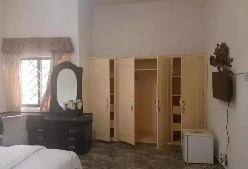 پانسیون Hatfield  And Suites Luxury