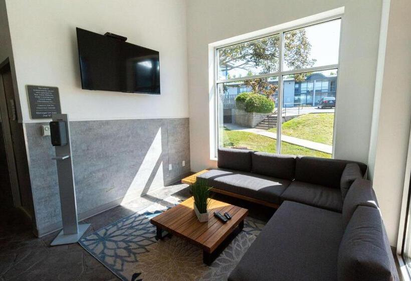 هتل Comfort Suites Kingston Central