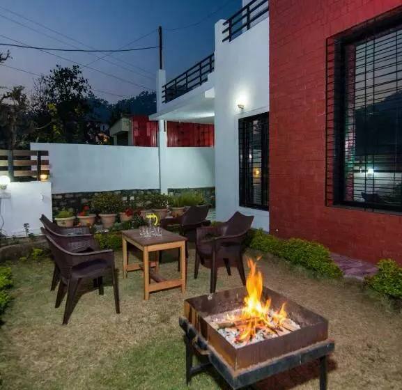 Hotelli Livingstone 4 Bhk Villa Bhimtal