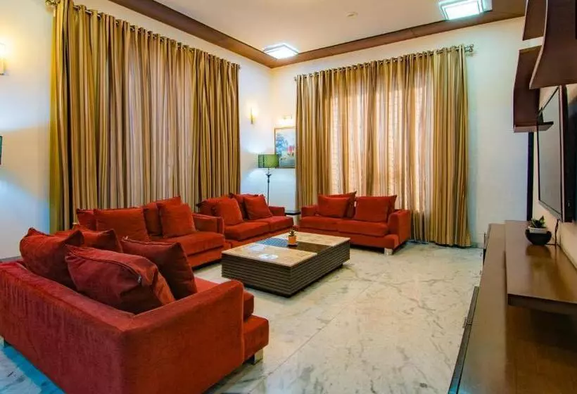 Hotelli Livingstone 4 Bhk Villa Bhimtal