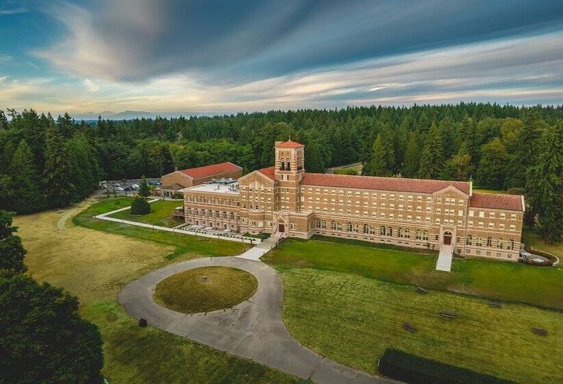 فندق The Lodge At St Edward State Park