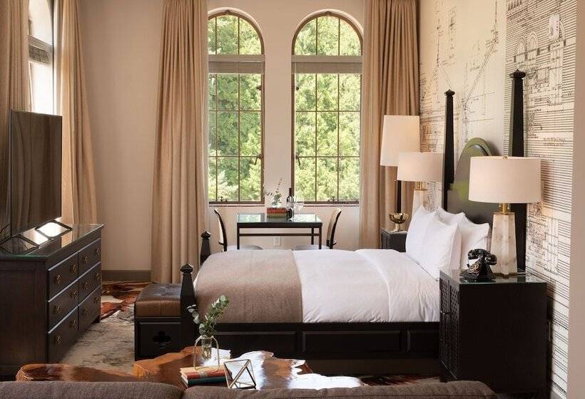 فندق The Lodge At St Edward State Park