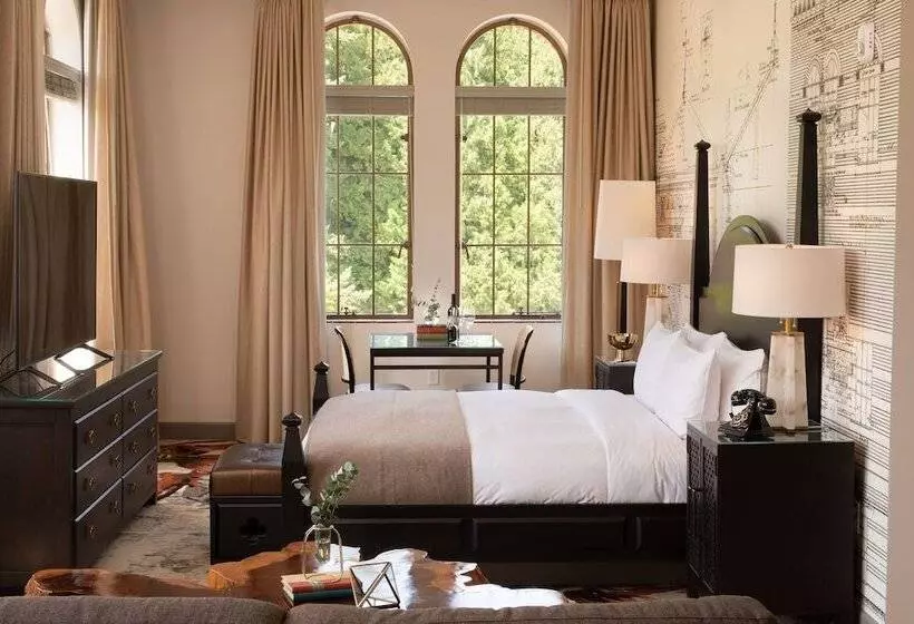 Hotelli The Lodge At St Edward State Park