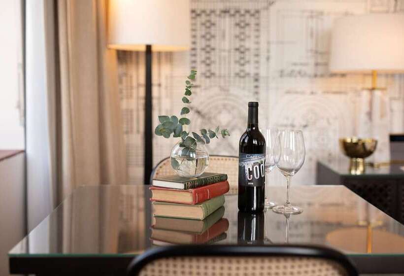 فندق The Lodge At St Edward State Park