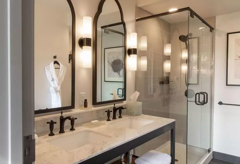 Hotelli The Lodge At St Edward State Park