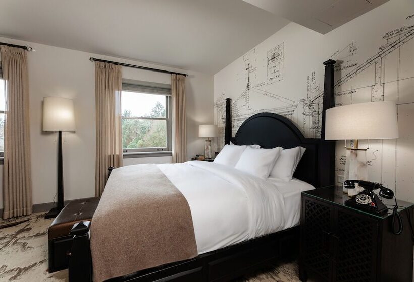 فندق The Lodge At St Edward State Park