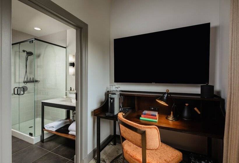 فندق The Lodge At St Edward State Park