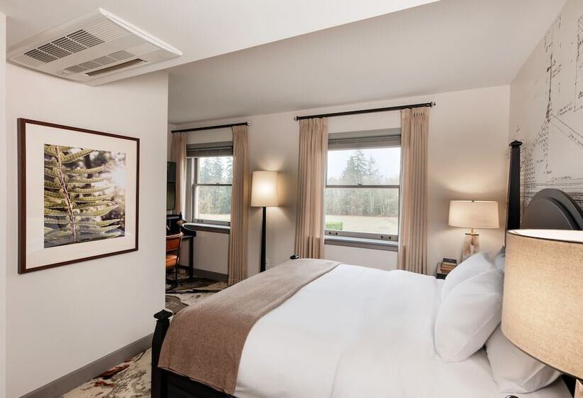 فندق The Lodge At St Edward State Park