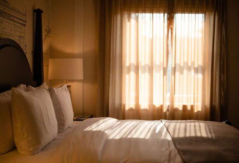 فندق The Lodge At St Edward State Park