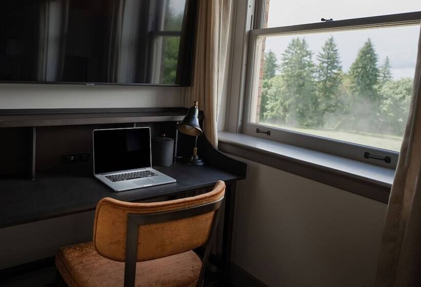 فندق The Lodge At St Edward State Park