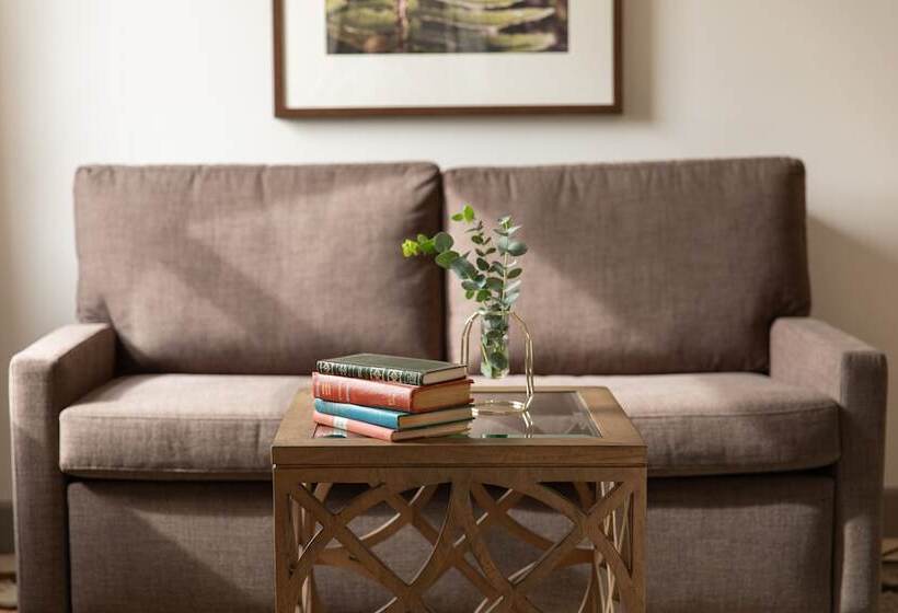 فندق The Lodge At St Edward State Park