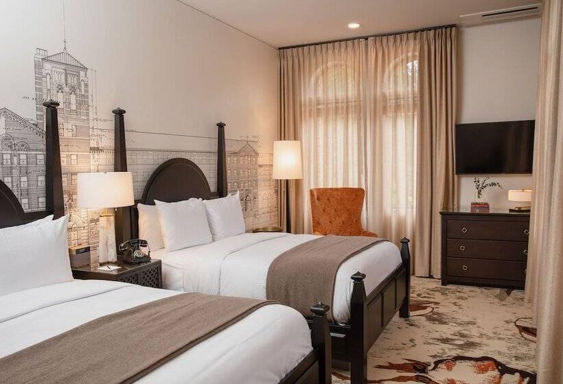 فندق The Lodge At St Edward State Park