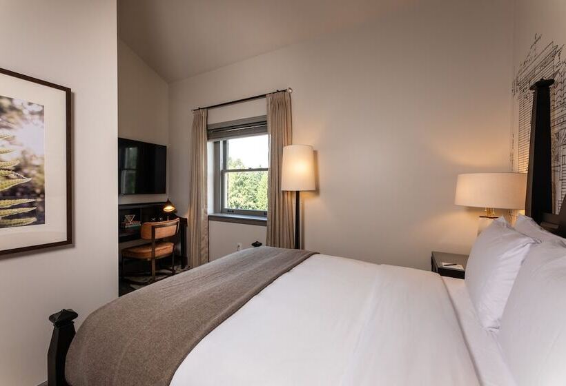 فندق The Lodge At St Edward State Park