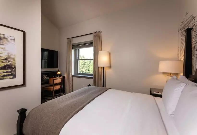 Hotelli The Lodge At St Edward State Park