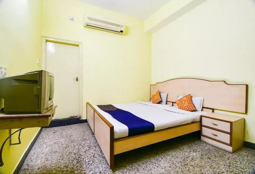 هتل Spot On 80135 Gopala Residency