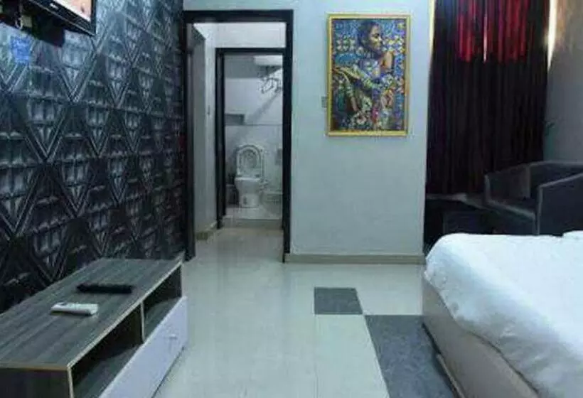 پانسیون Room In Lodge   Ambience Hotel And Suites Magodo