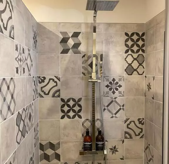 ベッドアンドブレックファースト La Suite Du 12