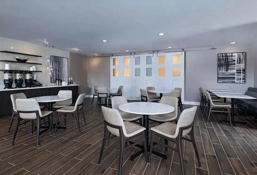 Hotelli Residence Inn New Brunswick Tower Center Blvd