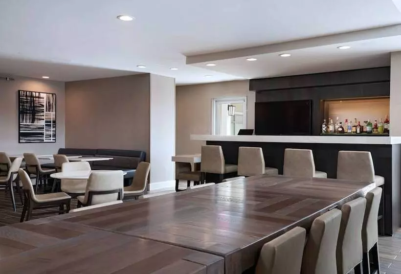 Hotelli Residence Inn New Brunswick Tower Center Blvd