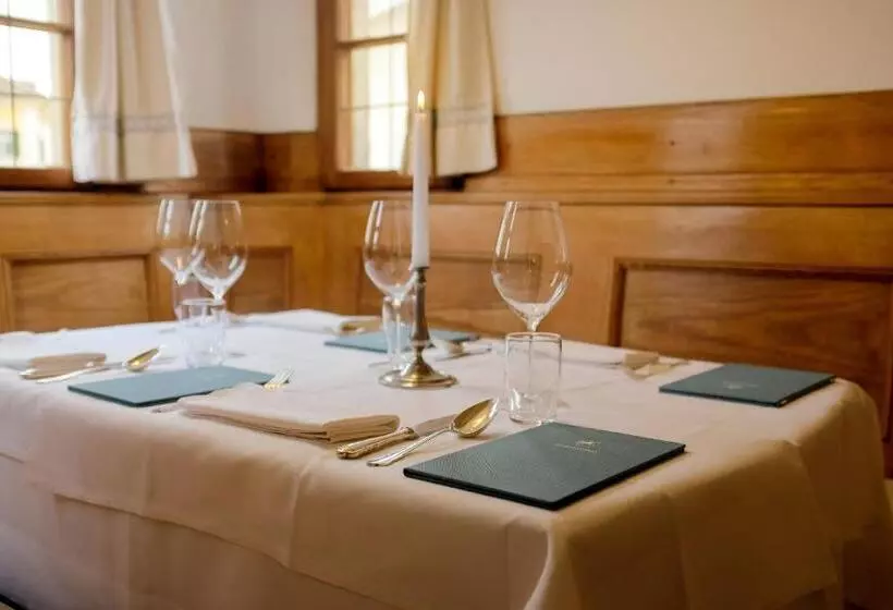 Hotelli Weisses Rössl