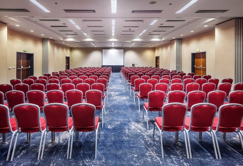 هتل Courtyard By Marriott Prague Airport