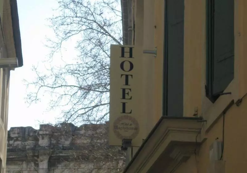 Hotel De L Amphitheatre