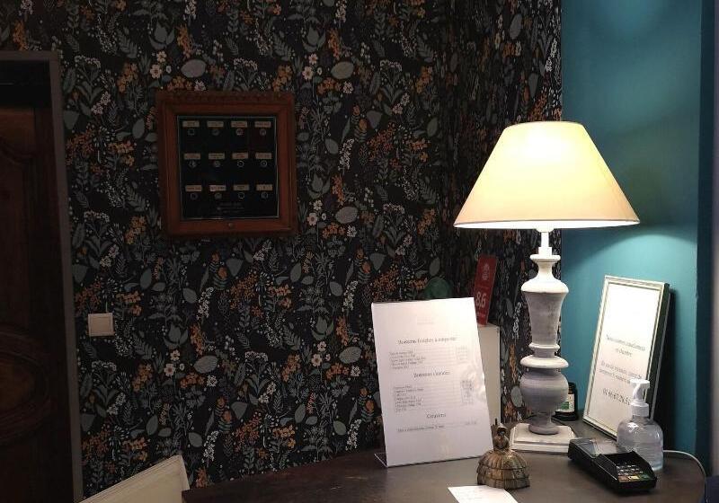 هتل De L Amphitheatre