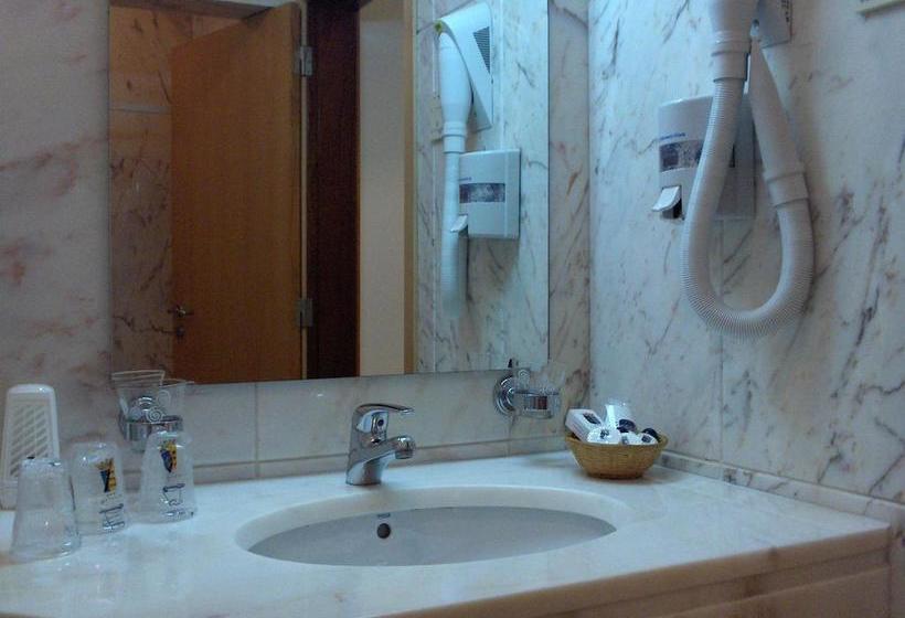 Отель D. Ines De Castro