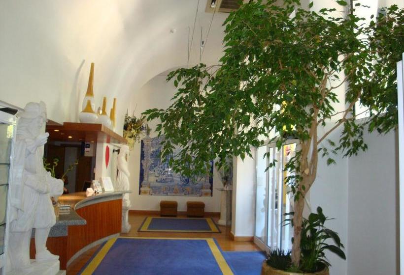 Отель D. Ines De Castro