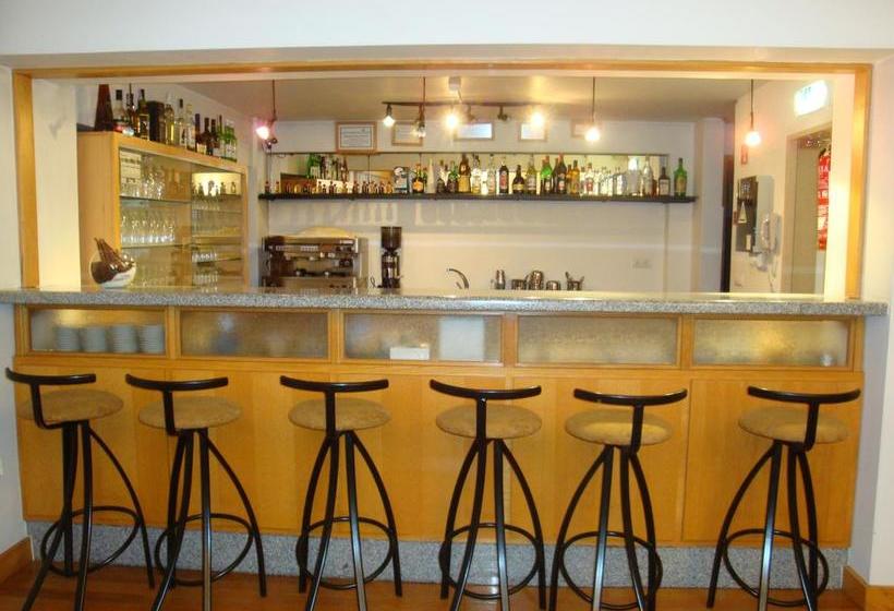 Отель D. Ines De Castro