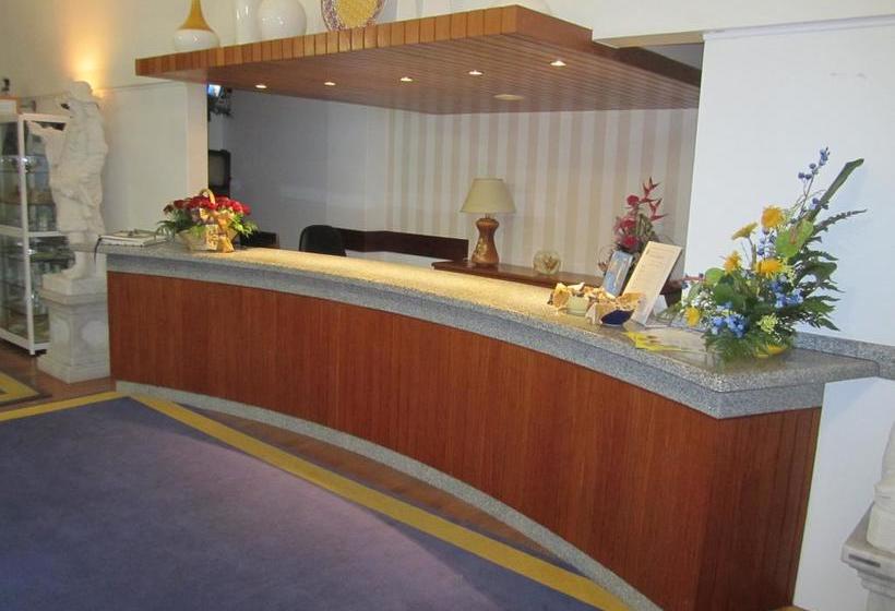 Отель D. Ines De Castro