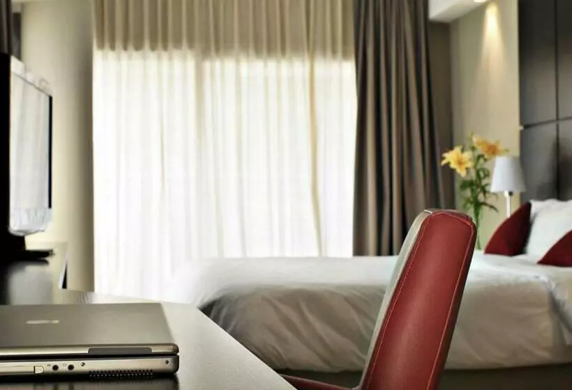 هتل Htl City Baires