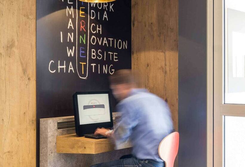 בית מלון כפרי Ibis Levallois Perret