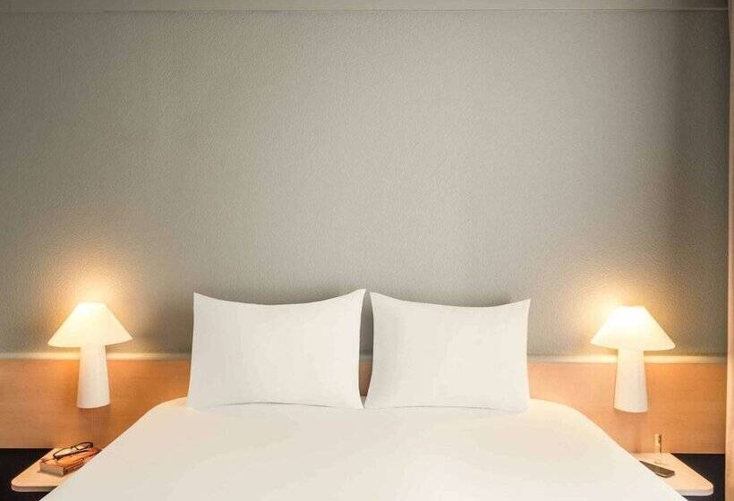 בית מלון כפרי Ibis Levallois Perret