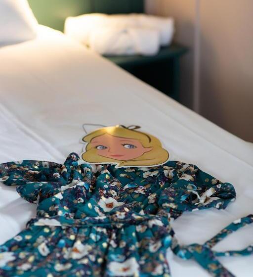 فندق Hôtel Grand Confort Le Moulin Rouge