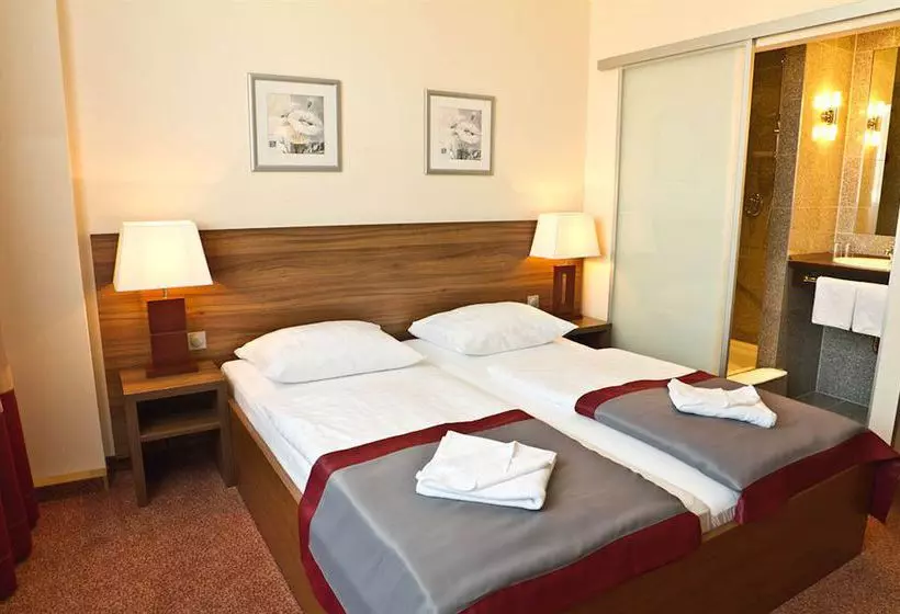 هتل Ivbergs Berlin Messe