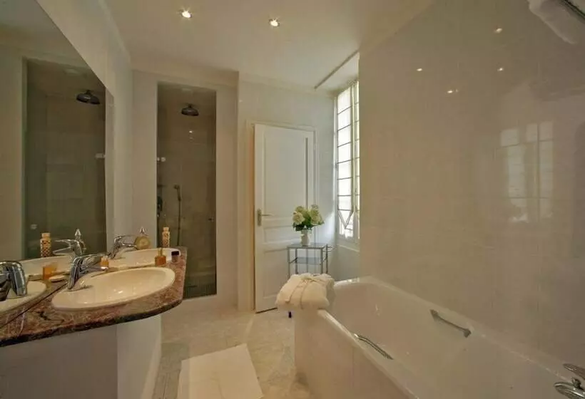 ホテル Le Manoir St Jean