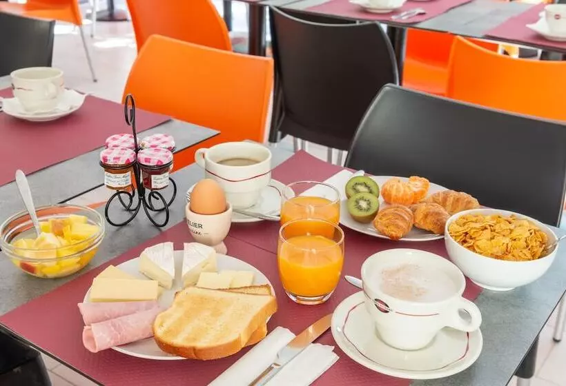 Отель The Originals Bernay Acropole