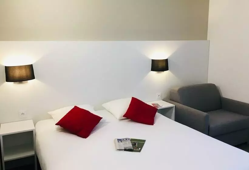 Отель The Originals Bernay Acropole