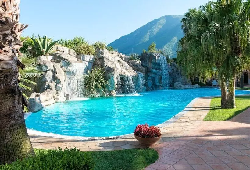 Отель Villa Albani