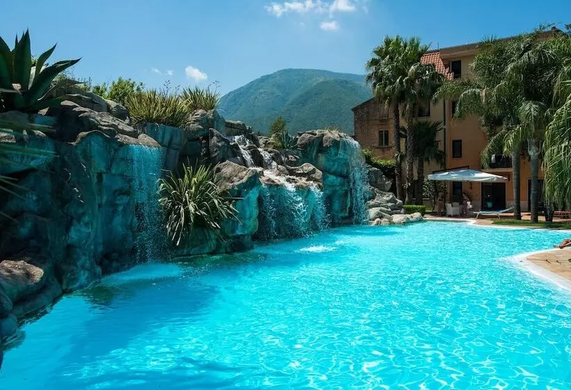 Отель Villa Albani