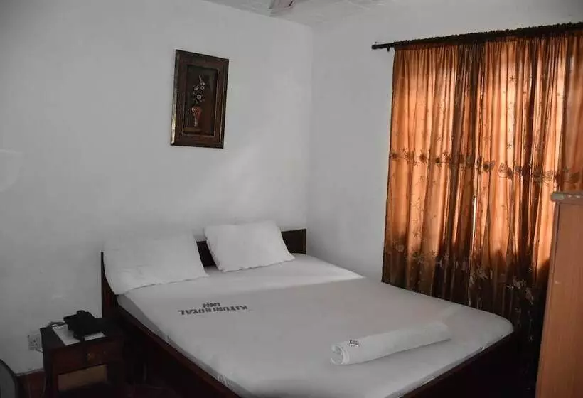 تختخواب و صبحانه Kituri Royal Inn