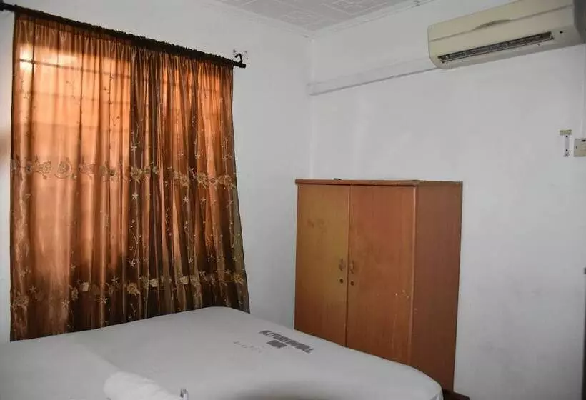 تختخواب و صبحانه Kituri Royal Inn
