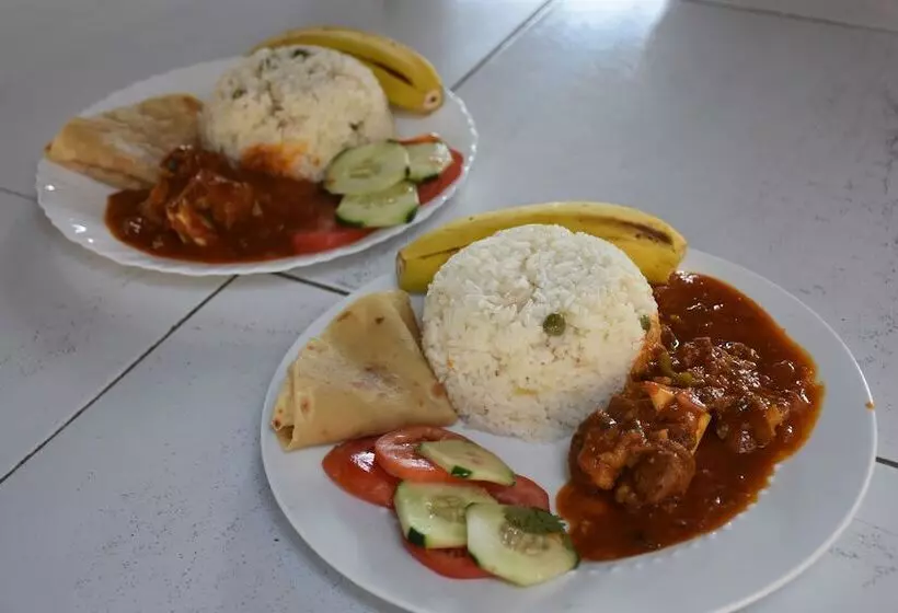 تختخواب و صبحانه Kituri Royal Inn