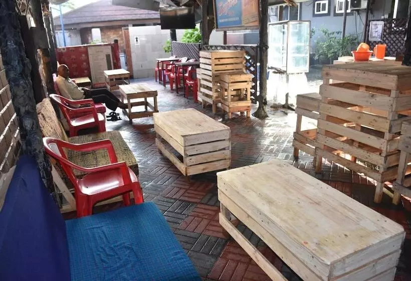 تختخواب و صبحانه Kituri Royal Inn