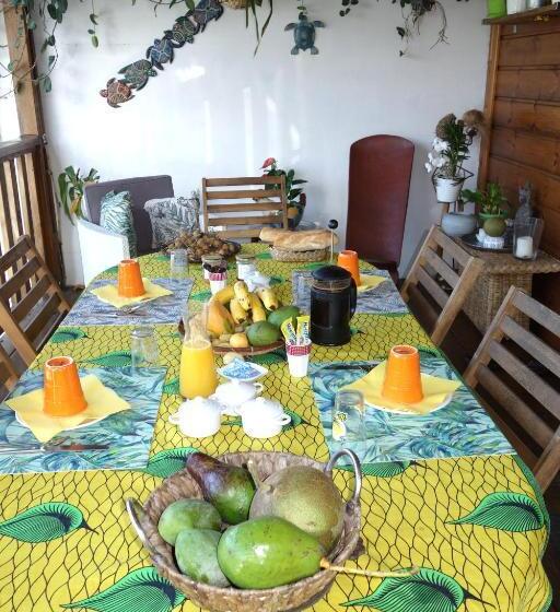 تختخواب و صبحانه La Case O Gecko974