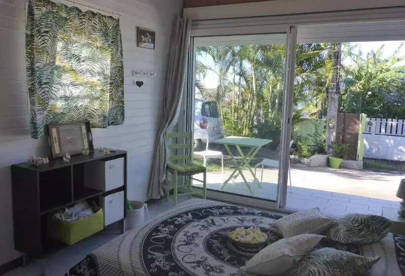 تختخواب و صبحانه La Case O Gecko974